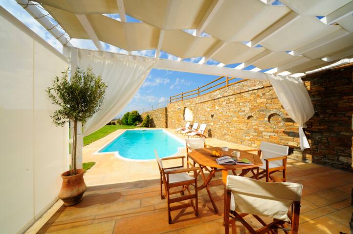 Villa Phivi Cycladic Splendor: 5Bed Gem, Pool, Gym gallery image 4