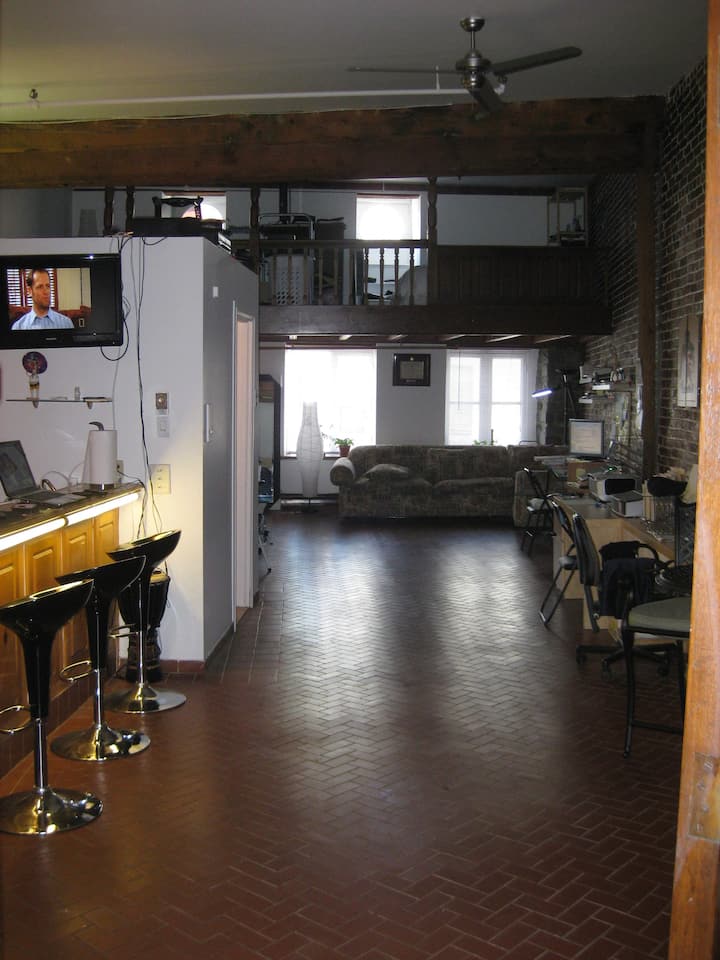 Prime Location in Old Montreal - 2 floors