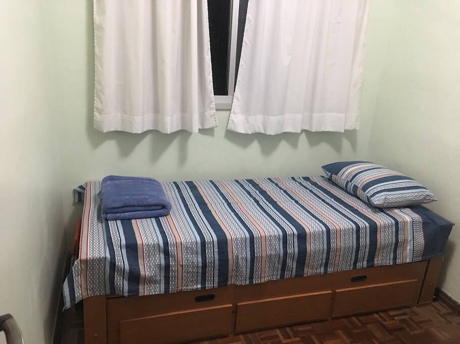Cama box com colchão na gaveta