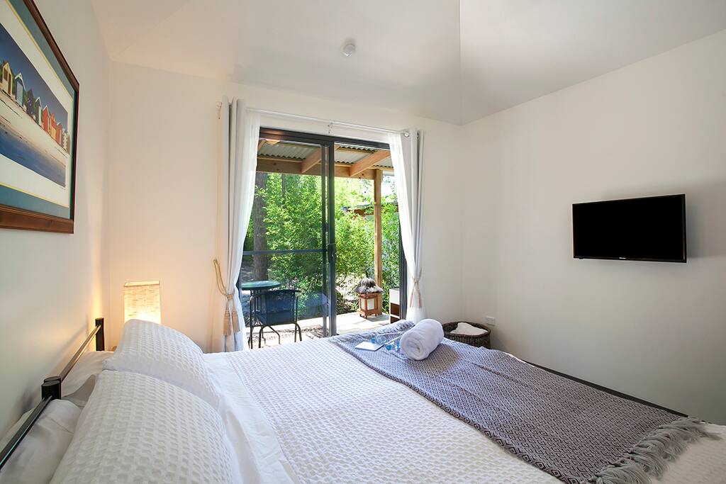 Private cabin has king bed and TV with netflix.
Computer point available with internet access