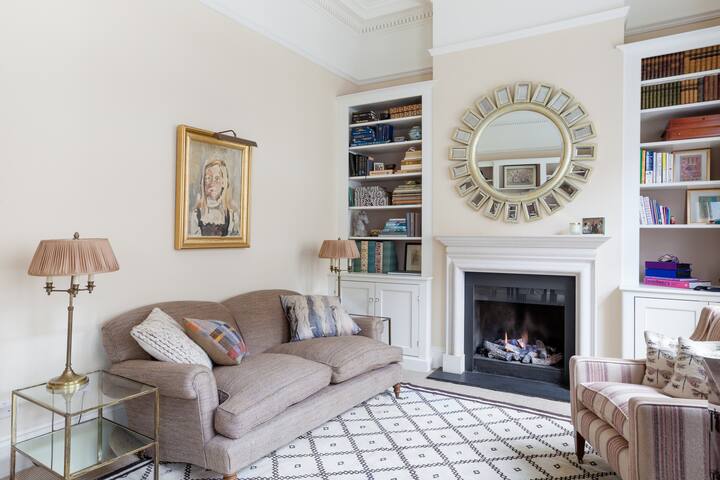 South Ken Lovely 3 Bed Flat on Garden Square gallery image 3