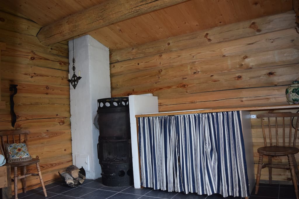 A bench with sink (no running water, but a large can with fresh water from our well). Wood fired oven.