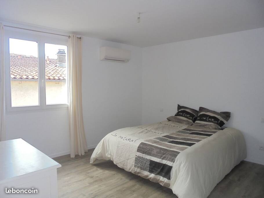 Chambre avec lit 160x200