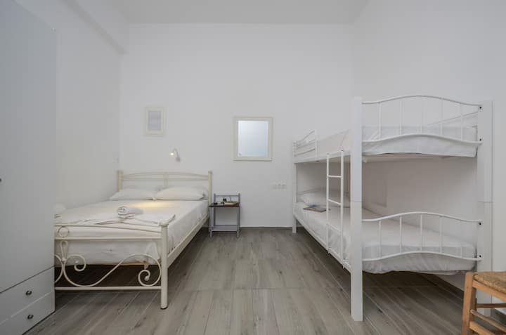 DEPIS SUITES NAXOS
