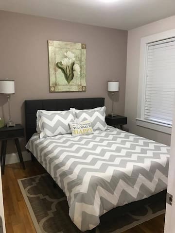 Beautiful 1 BR apartment #6 in Bay Village Boston.