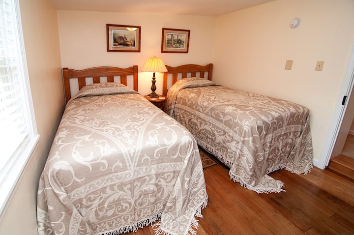 2-Singles room, view 1, comfy beds, oak furnishings, original wood floor