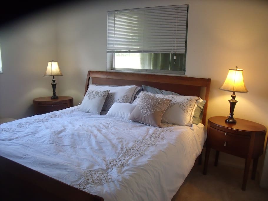 nice clean room with closet