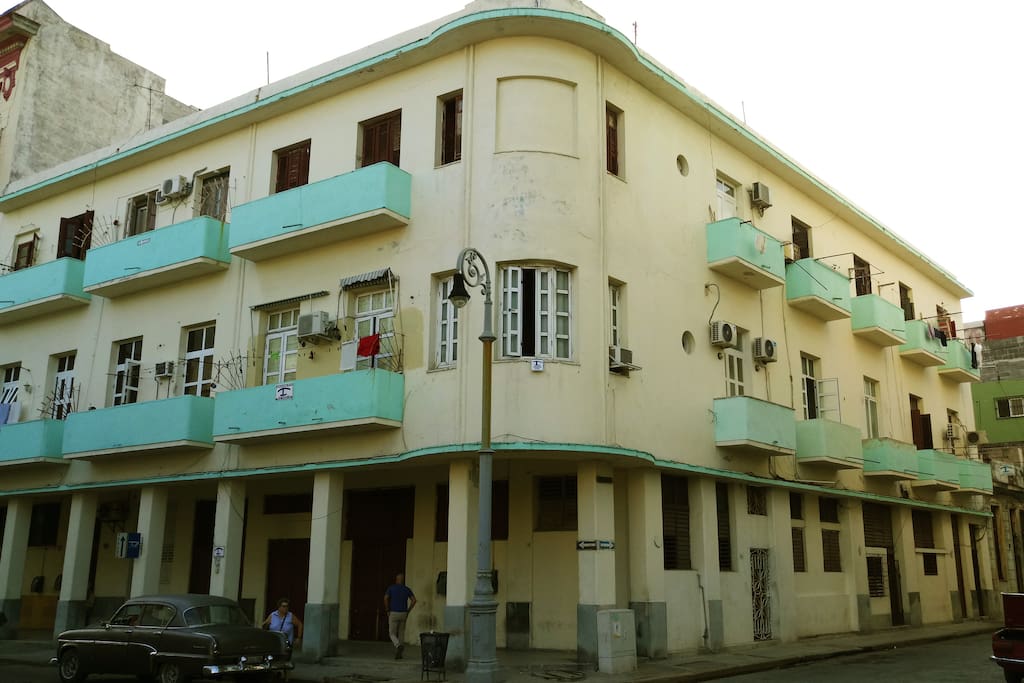 Edificio 102, nuestro edificio desde avenida Galiano