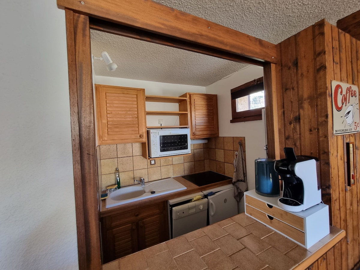 Top performing Airbnb: Beautiful panoramic view of the resort. in Orcières