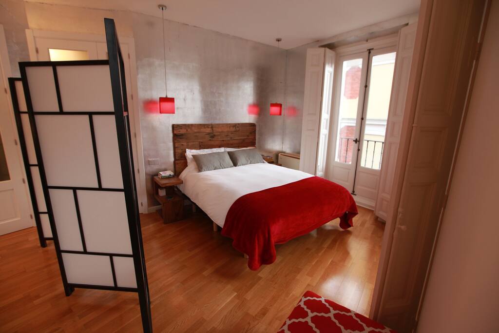 Bedroom area, full queen, down comforter, 100% cotton sheets,