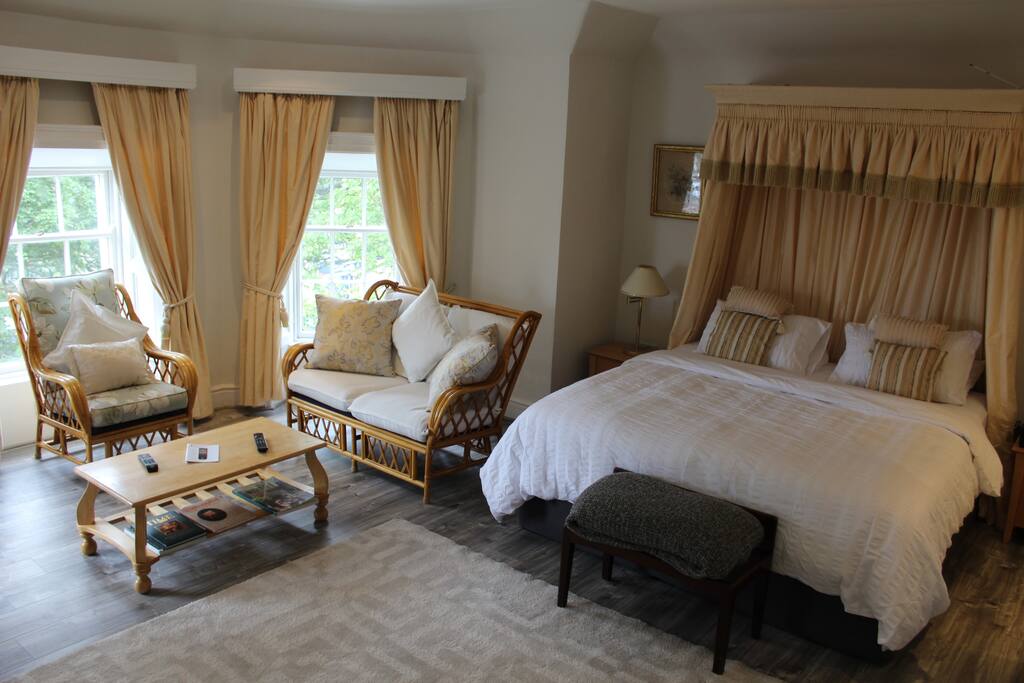 Master Bedroom with King Size Bed