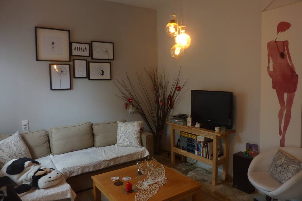 Living room (b)