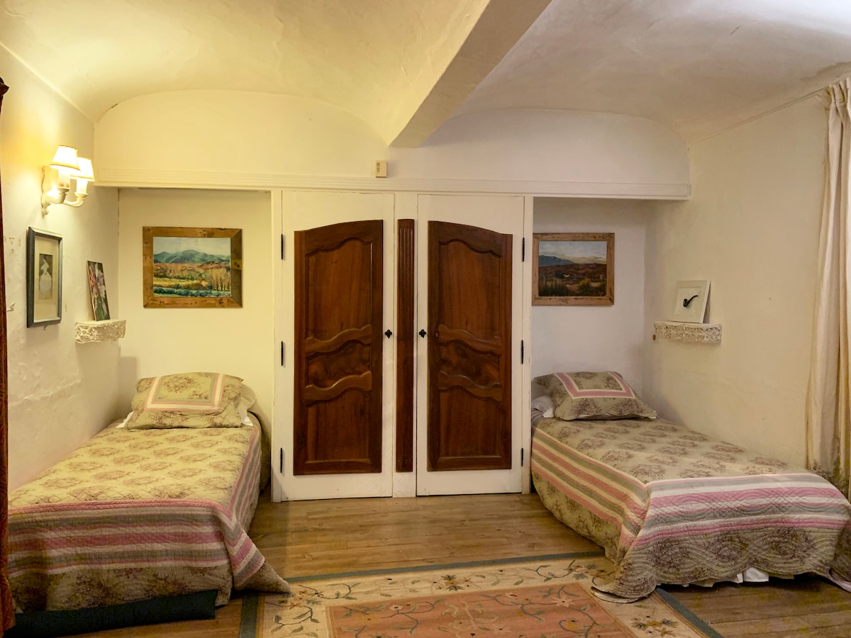 Bedroom no.3 with 2 twin beds