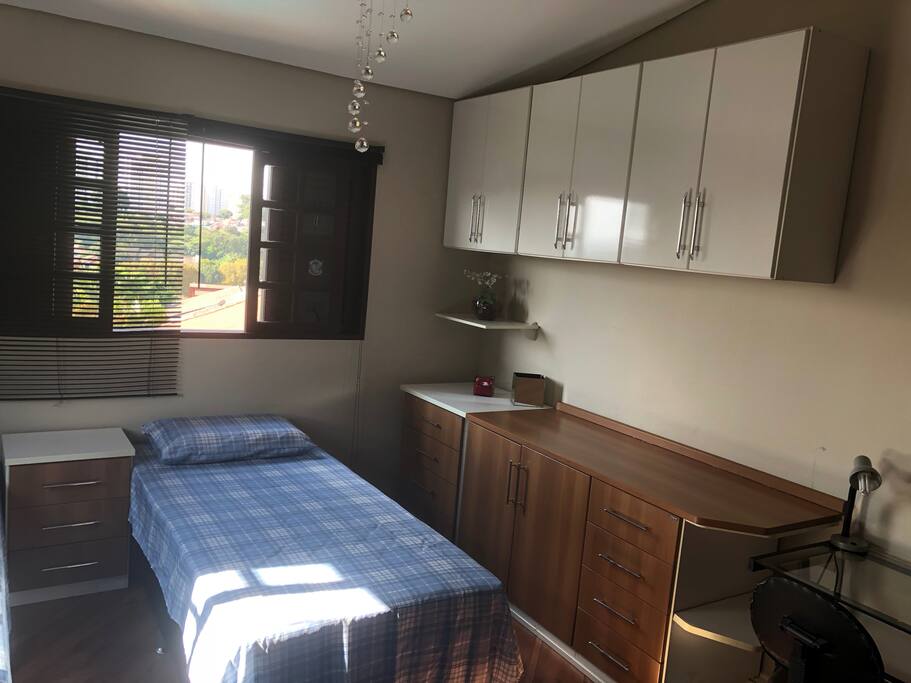 Quarto Suíte - Compartilhado 3 pessoas | Armários com cadeado
