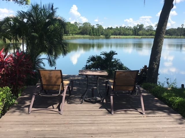 Lake house rm 3, private BR, close to FSC, airport