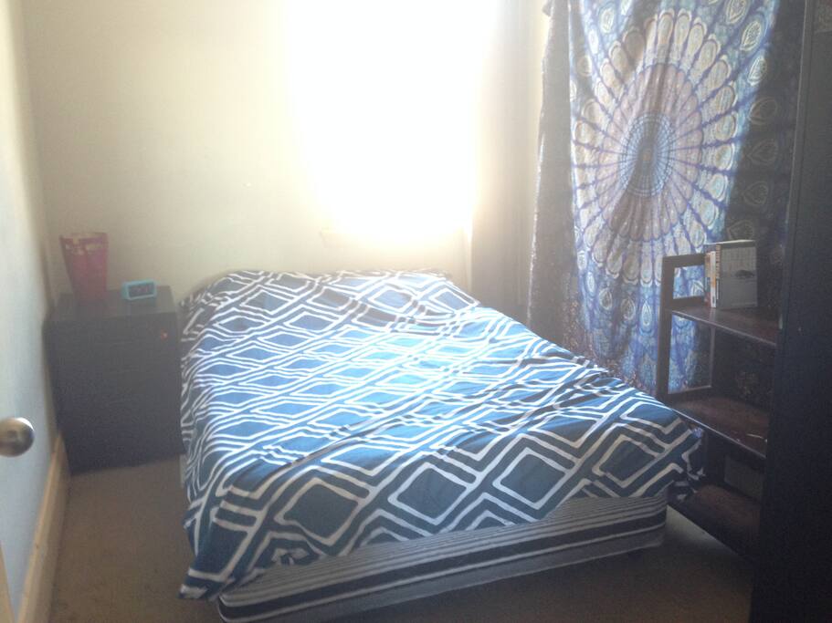 Double bed room, luminous. Loads of cupboards