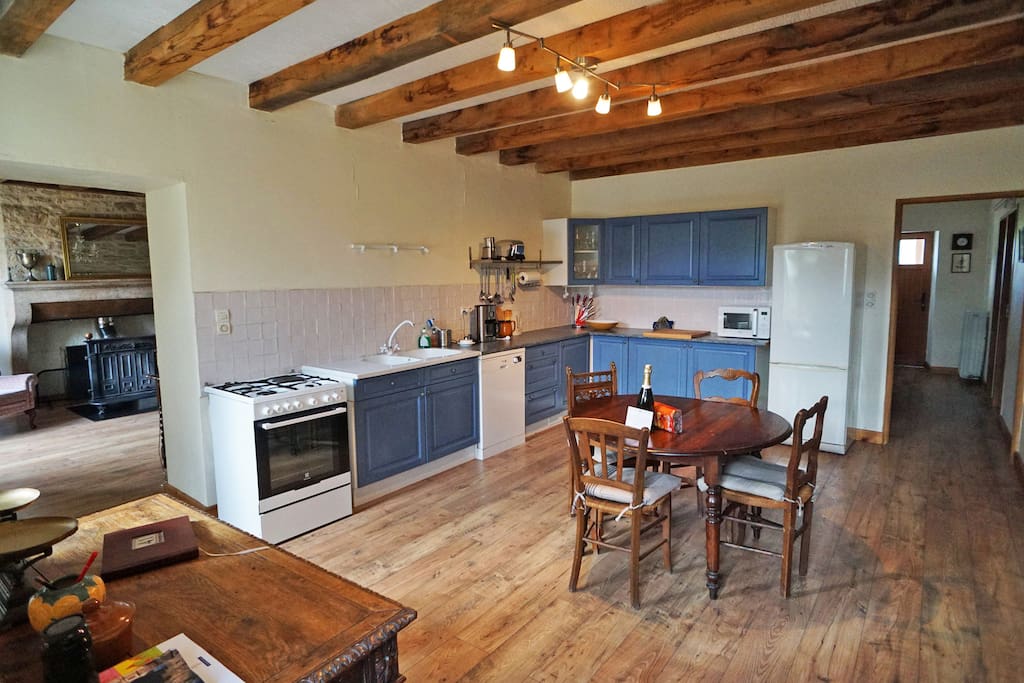 Large well-equipped kitchen