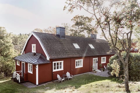Anno 1775, large country house, 9 rooms, 220 sqm.