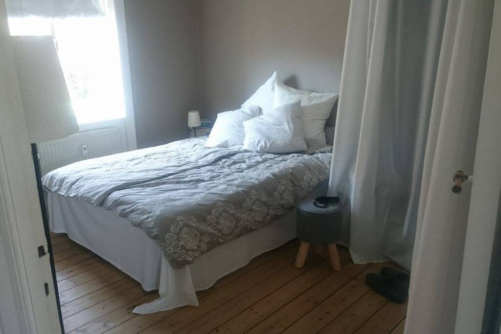 Bedroom with double bed size 200 cm * 160 cm