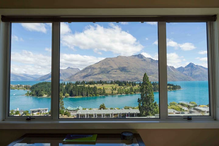 Amazing View! Spacious 2brm Apartment