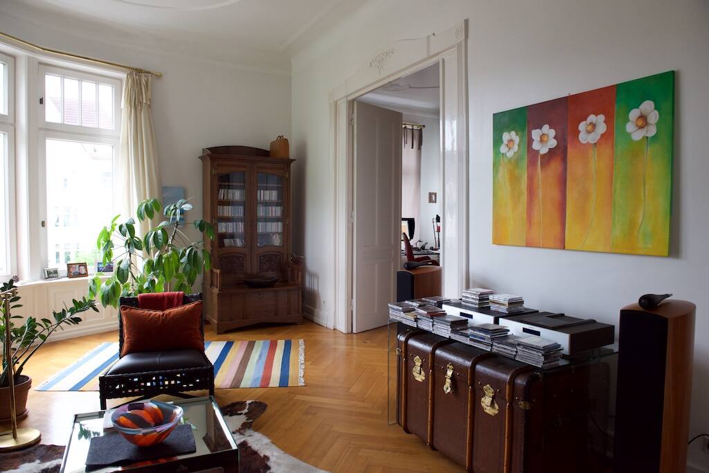 Der Salon mit Blick auf die Eppendorfer Landstrasse
