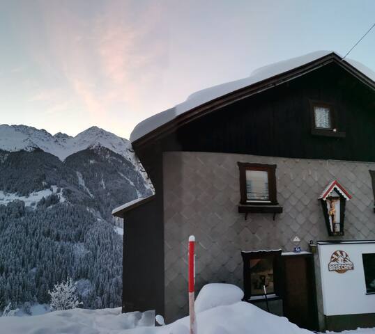 Basecamp - Mountain Lodge mit Frühstück