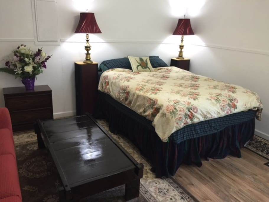 additional bedroom queen bed-private entrance