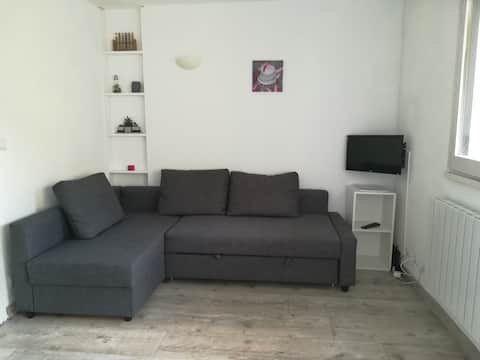 Popular Airbnb listing: Studio cabin 4p, skis on feet / Les Ménuires in Les Belleville