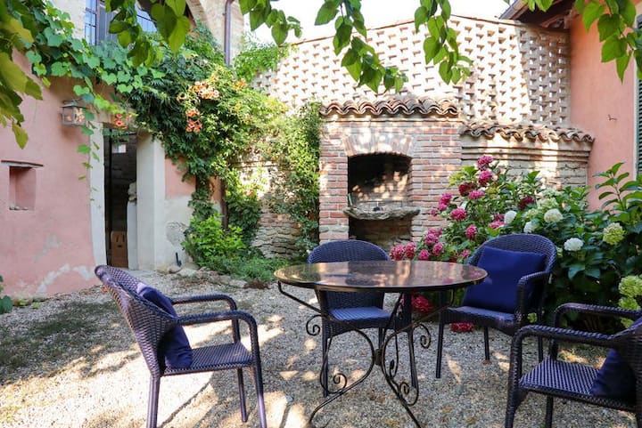Cascina Ornati in Monforte d 'Alba - La Loggia - Flats for Rent in Monforte  d'Alba, Cuneo, Piemonte, Italy - Airbnb