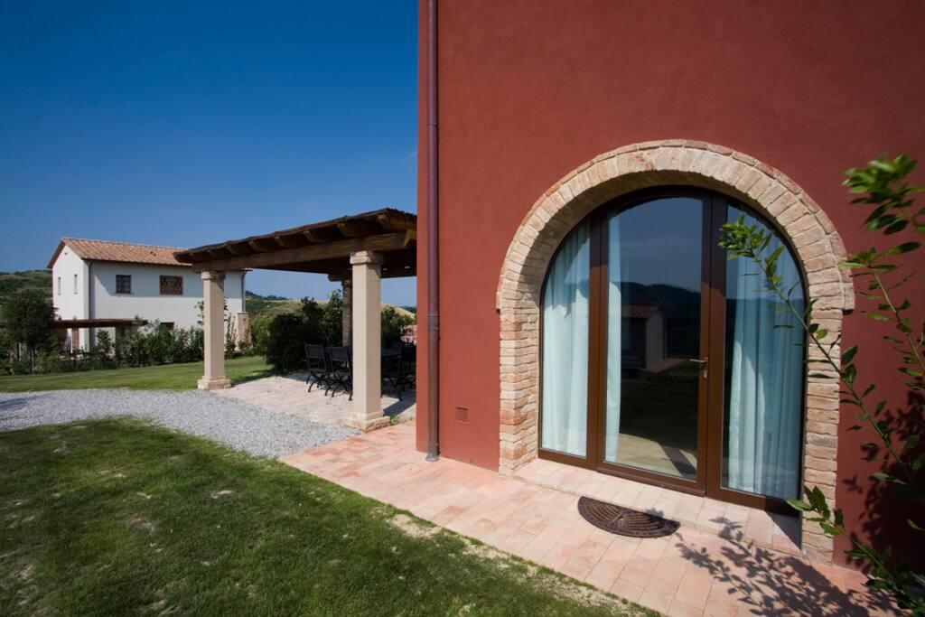 Casa con spazio privato davanti