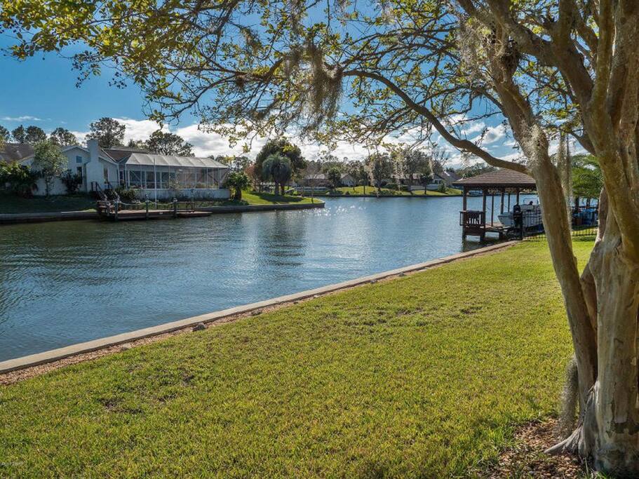 BACKYARD'S CANAL VIEW