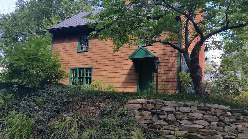 1845 Historic House in Hunt Valley (Cockeysville)