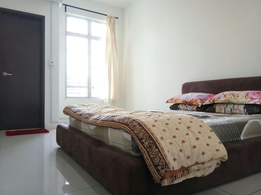 Bedroom 2 Queen Size Bed