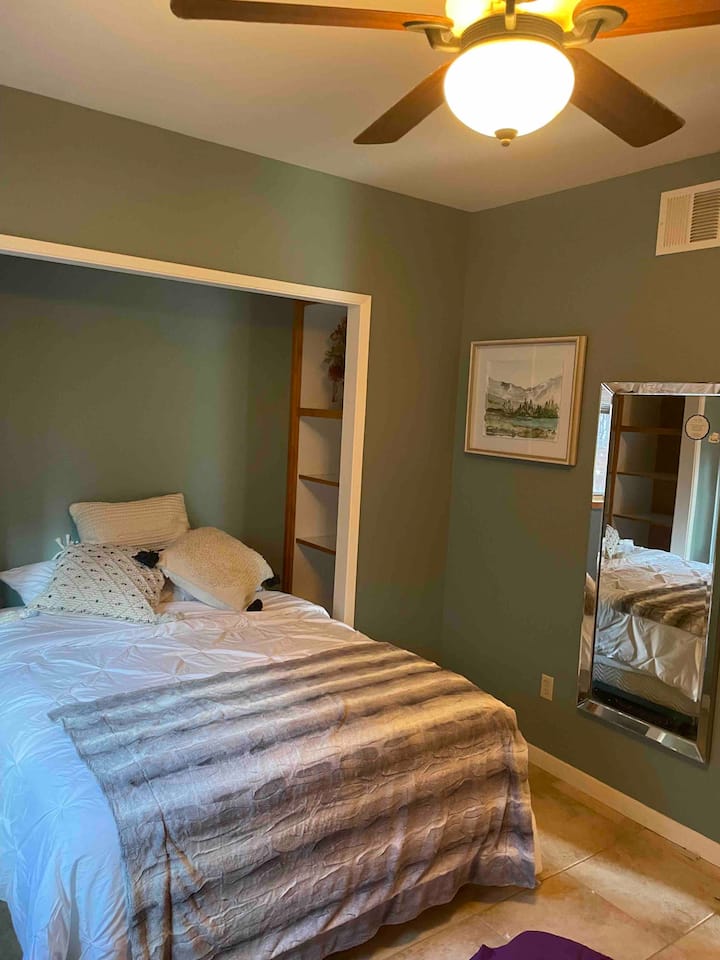 Chambre d'amis au rez-de-chaussée