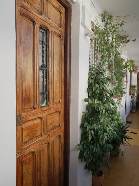 MINI APARTAMENTO CENTRICO EMBAJADORES.EQUIPADO!