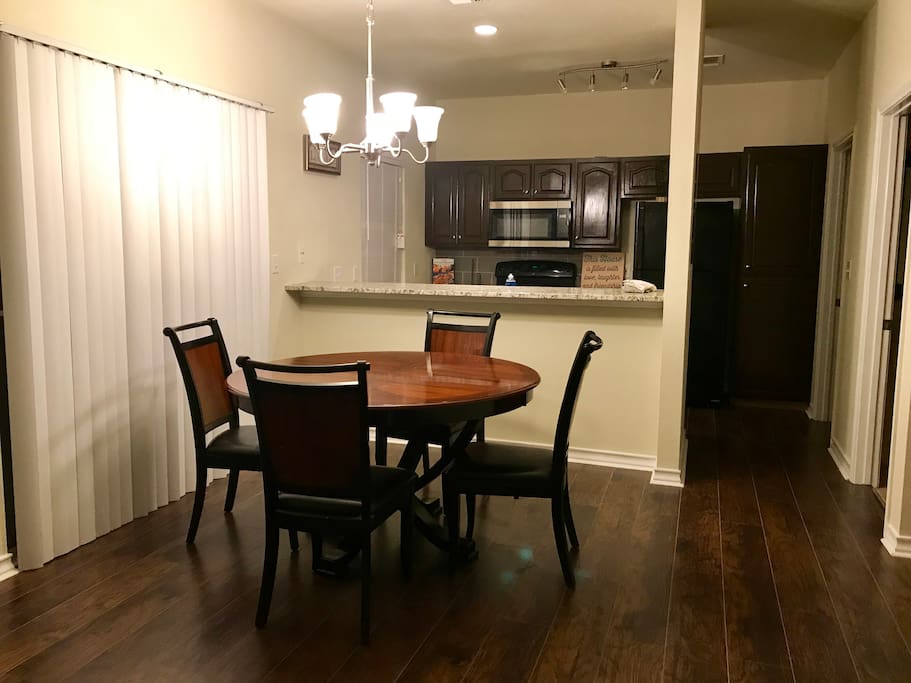 Kitchen/ breakfast area