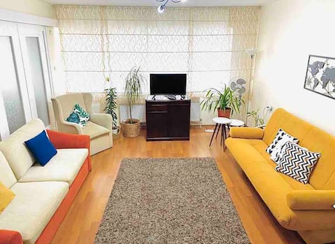 Komfortabel lejlighed 2 (4værelser, 125 m2 ) ingen aircondition - loftsventilator