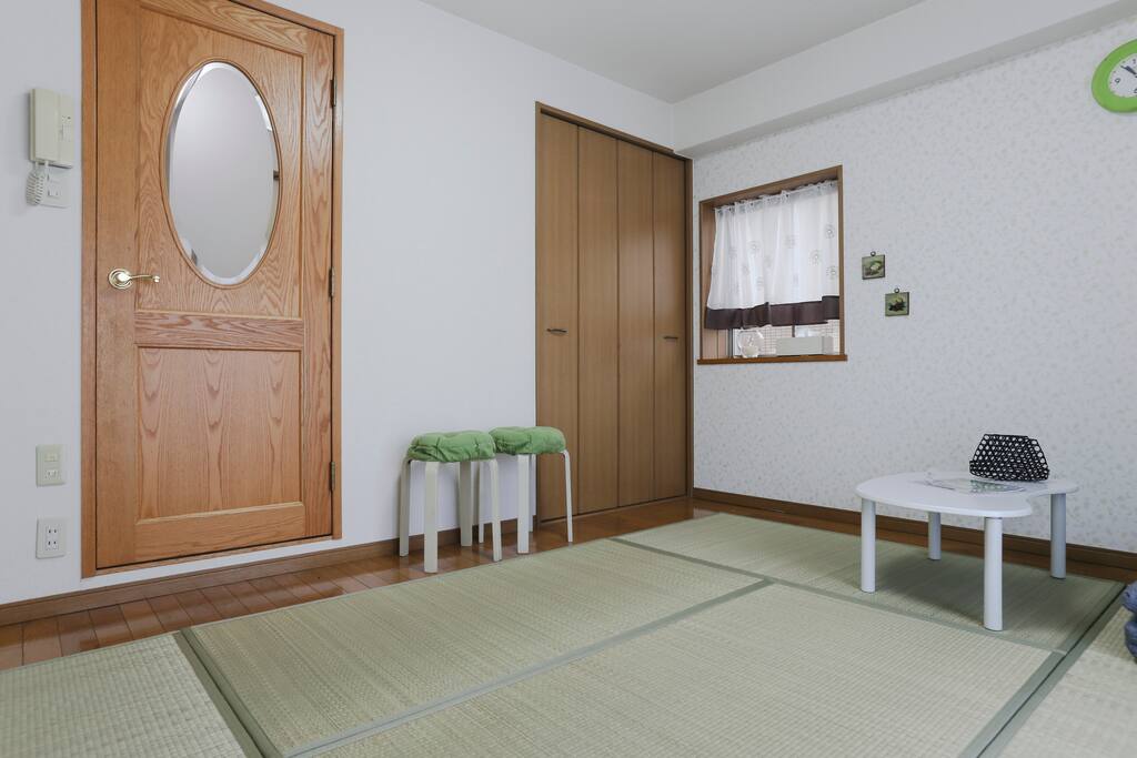 広くて明るい洋室