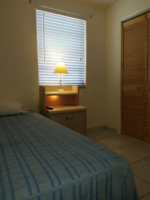 Cool Private Room Efficiency with private entrance and bathroom. No access to main home. Totally private.