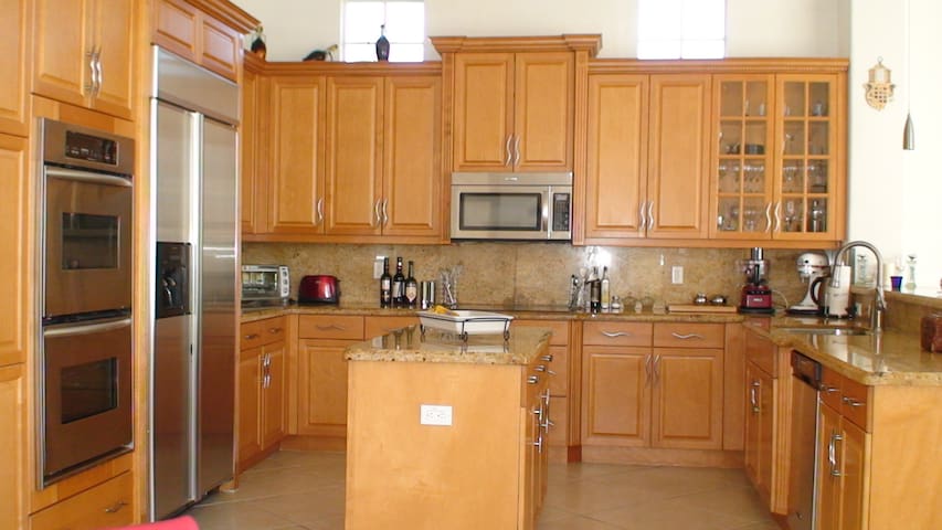 6,800 SF. 8/5 pool spa water view gallery image 4