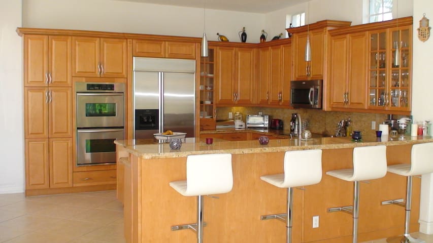 6,800 SF. 8/5 pool spa water view gallery image 5