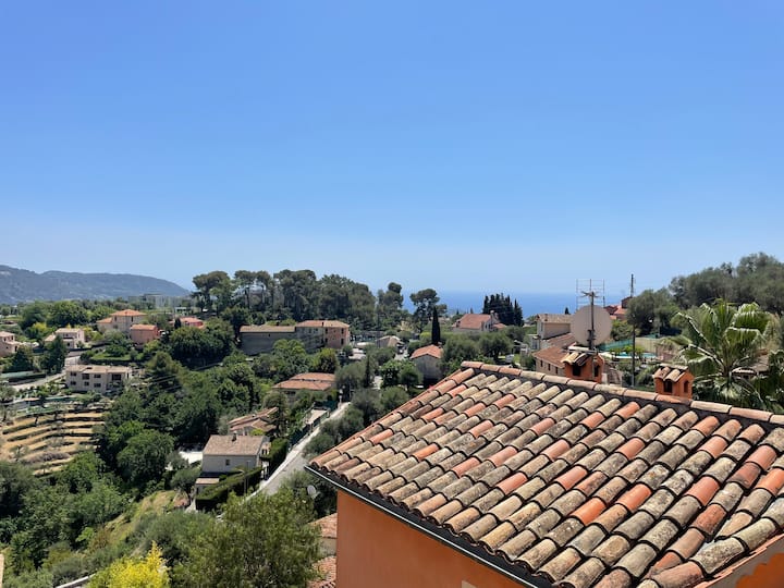 Agréable Maison De Ville En Position Dominante - Nice