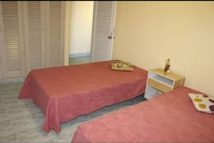 Klimatizovaná spálňa so samostatnými lôžkami 3/4