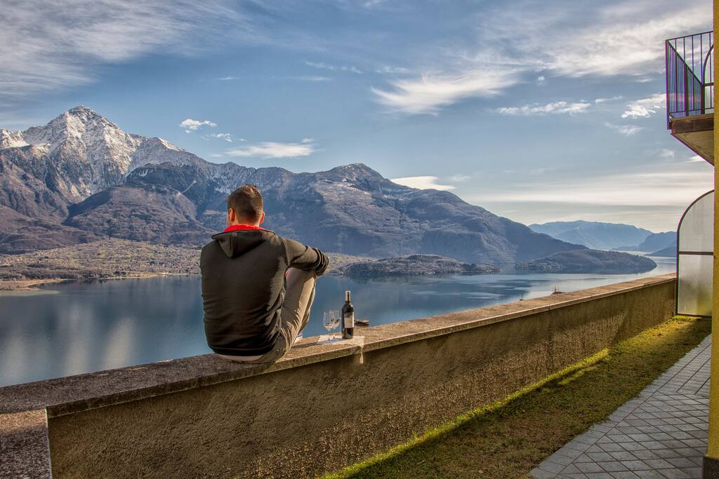 Vista dal giardino GIALLA