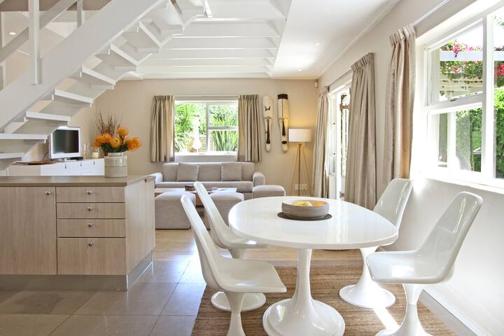 Beautiful spacious cottage in upper Zwaanswyk gallery image 4