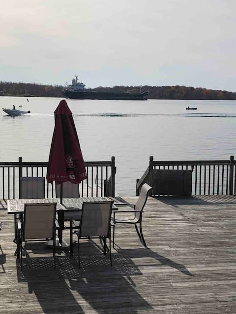 Cozy 2 bedroom waterfront cottage