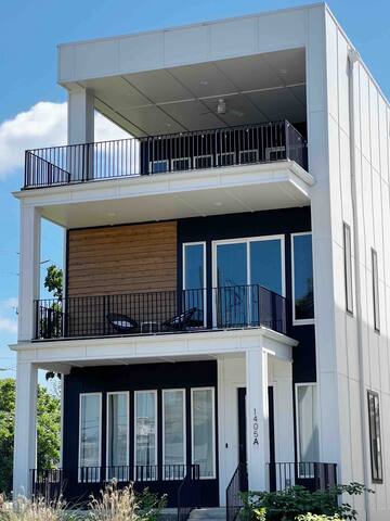 Skyline View | Walk to Broadway! gallery image 3