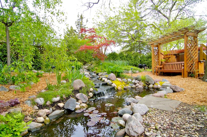 Enchanted Garden Treehouse (Amenity*) - Treehouses for Rent in