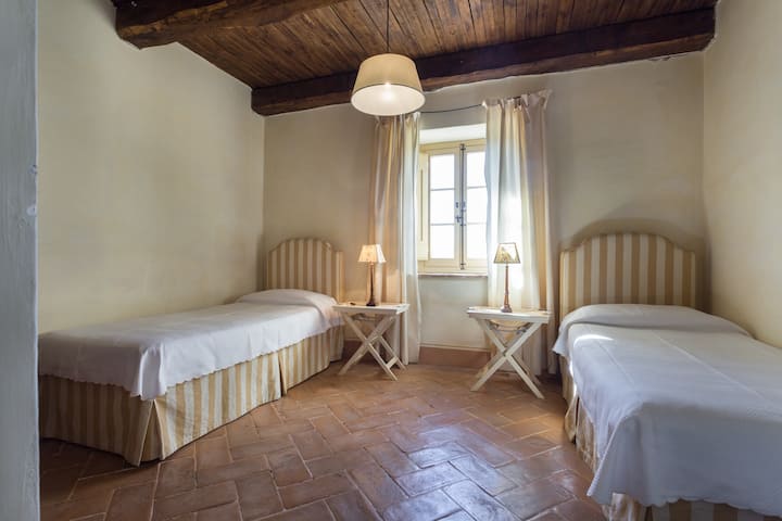 საძინებელი 1