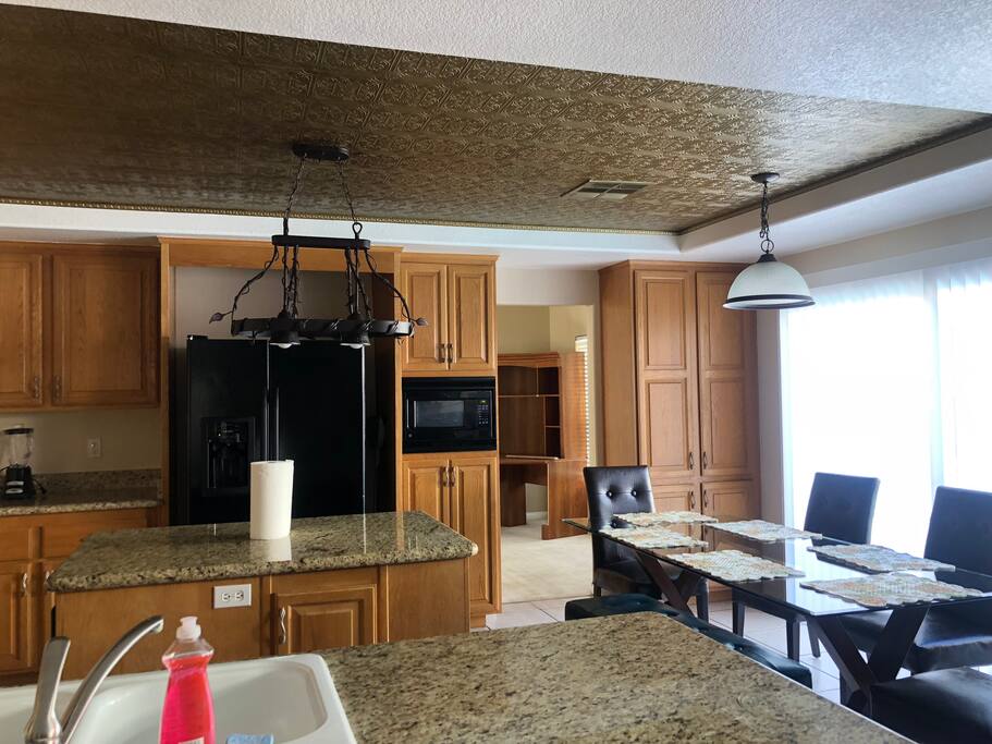 nice, fully equipped kitchen